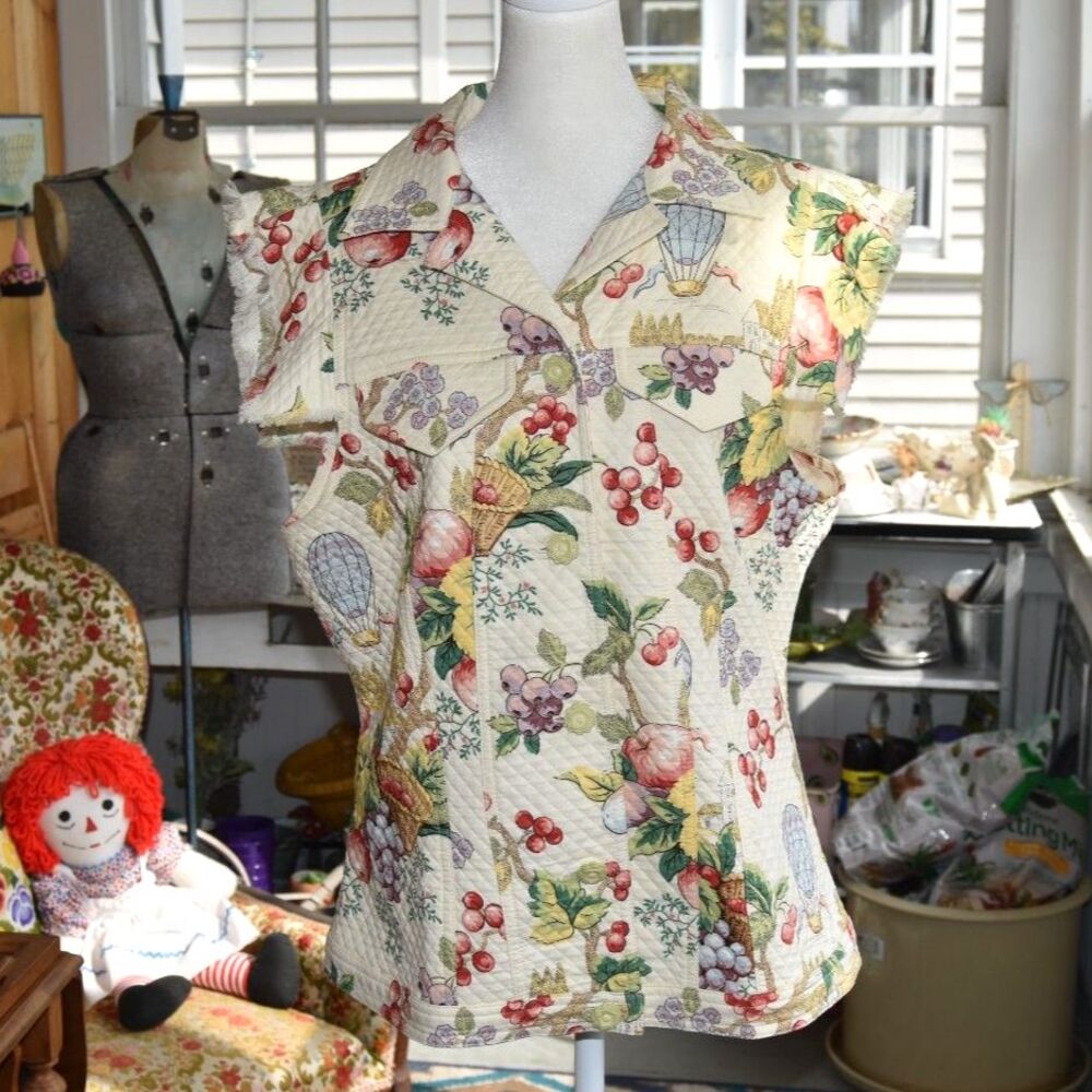 Vintage My Boyfriend's Back Quilted Vest Novelty Fruit Balloon Print USA L